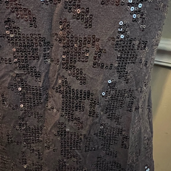 Halogen petite focus sequined top in like new condition.  Size M - Picture 4 of 4